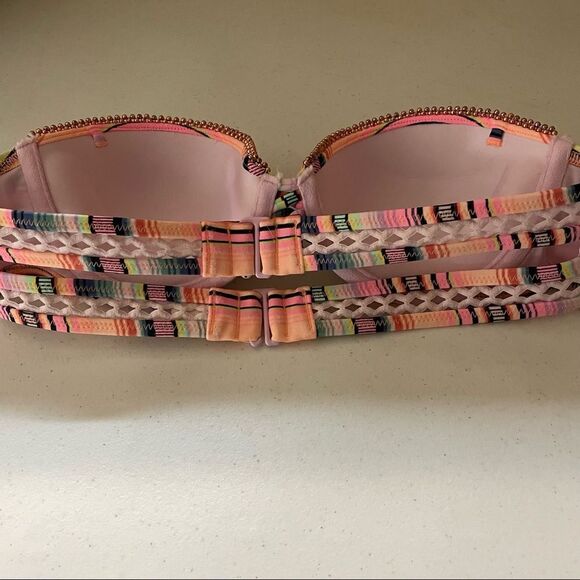 Victoria’s Secret bikini top - Picture 2 of 9